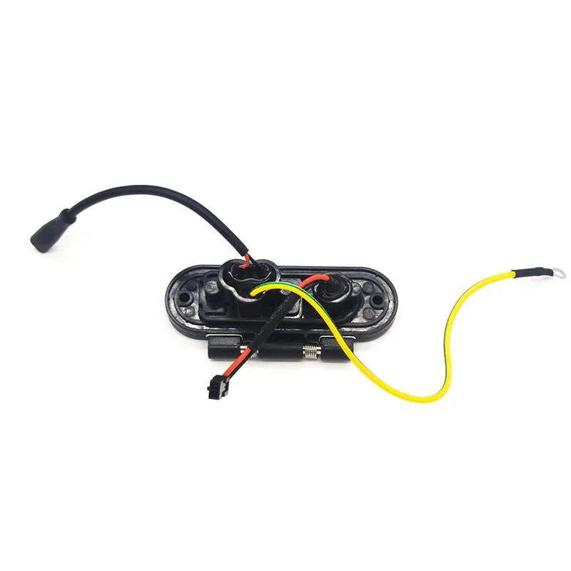 Port de chargement max G30, vue principale de face, pièce de rechange certifiée (Accessoire) compatible Ewheel pour scooter électrique haute performance.
