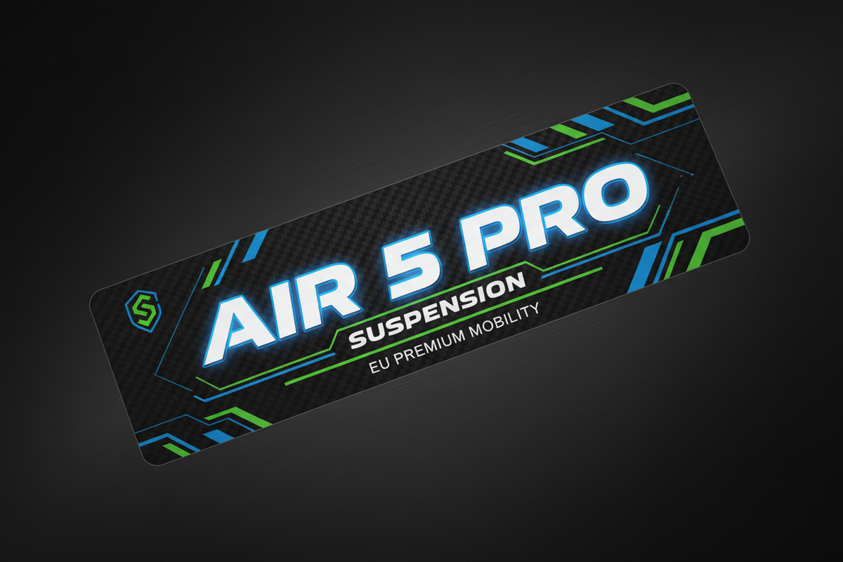 Etiquette de deck scooter - Air 5 pro + Suspension, vue principale de face, accessoire et composant d'origine compatible PURE pour scooter électrique haute performance.