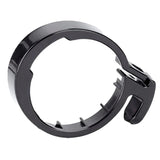 Détail de la boucle de maintien 10 mm pour Xiaomi M365 Pro, accessoire permettant de maintenir la potence pliée en toute sécurité.