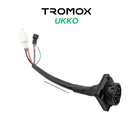 UKKO | CONNECTEUR DE CHARGE, vue principale de face, pièce de rechange certifiée (Connecteurs) compatible Volt pour trottinette électrique.