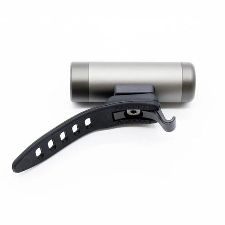 Lampe frontale rechargeable EWL012 400 lumens avec batterie intégrée et support de fixation, idéale pour éclairer les trajets en vélo ou trottinette.