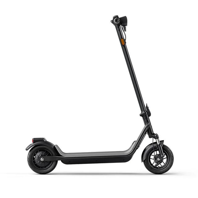 Trottinette électrique NIU KQi 100P ES-GY grise avec design moderne, moteur performant, roues confortables et idéale pour les déplacements urbains quotidiens.