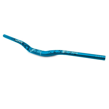 Vue du guidon bleu et noir de 720 mm avec élévation de 25 mm, offrant une conduite confortable et un contrôle précis pour vélo et VTT.