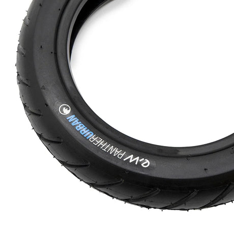 Vue détaillée du pneu tubeless 9x2 noir EWHEEL Panther Urban RunFlat pour trottinette électrique, avec sculpture optimisée pour une adhérence et une stabilité accrues.