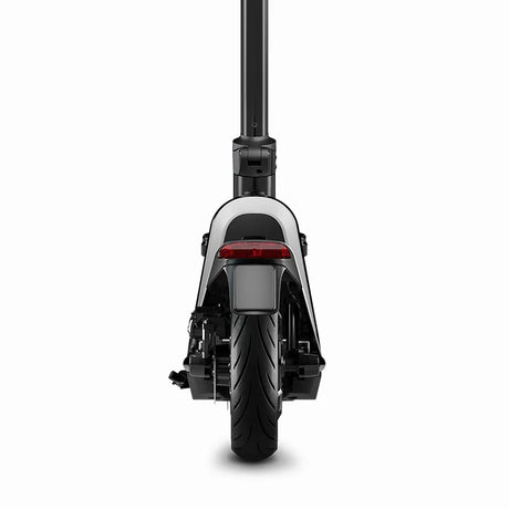 Trottinette électrique NIU KQi 300P noire vue de profil, avec grandes roues, cadre robuste, éclairage LED intégré et design urbain moderne.