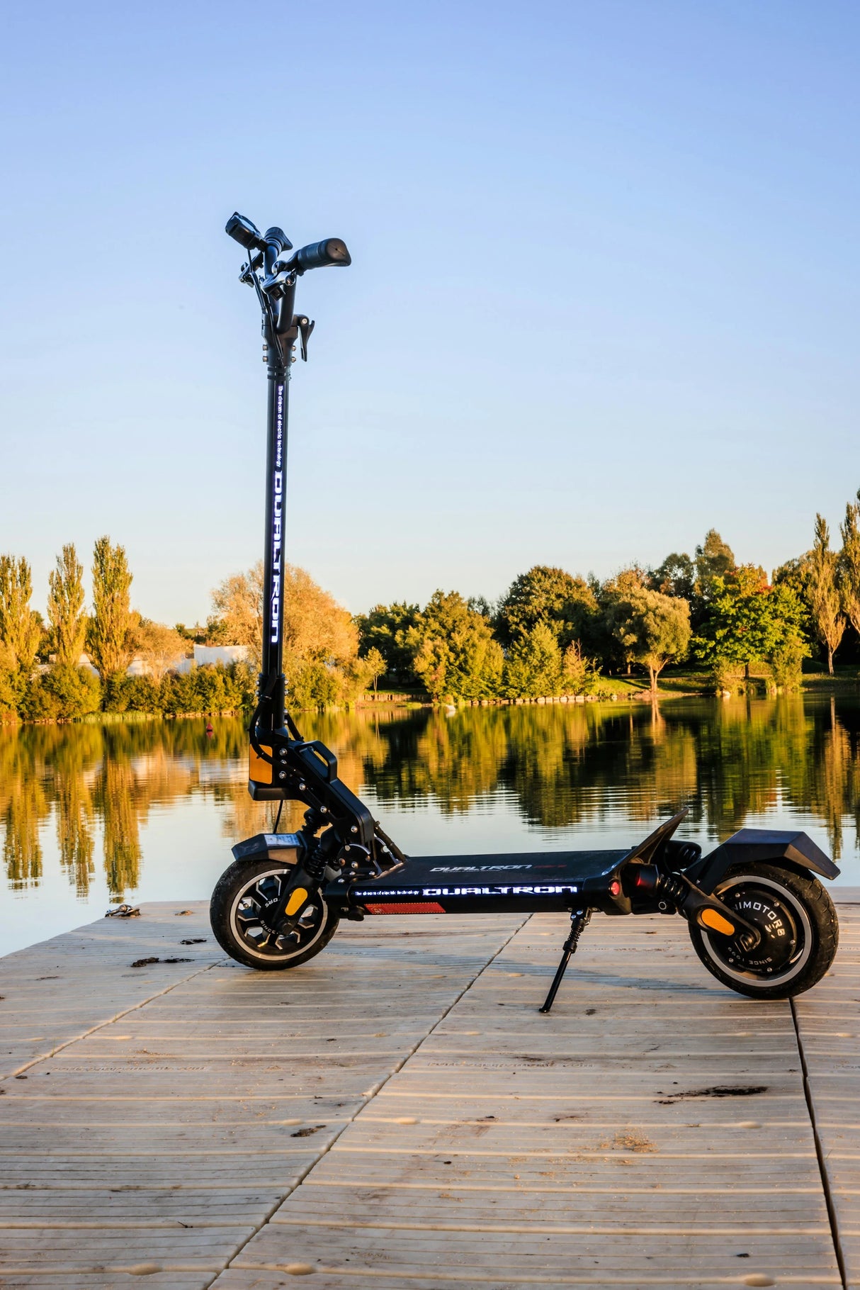 image-libre-de-droit-page-e-commerce-trottinette-rideback-be-vente-trottinettes-electriques-mobilite-urbaine-boutique-en-ligne