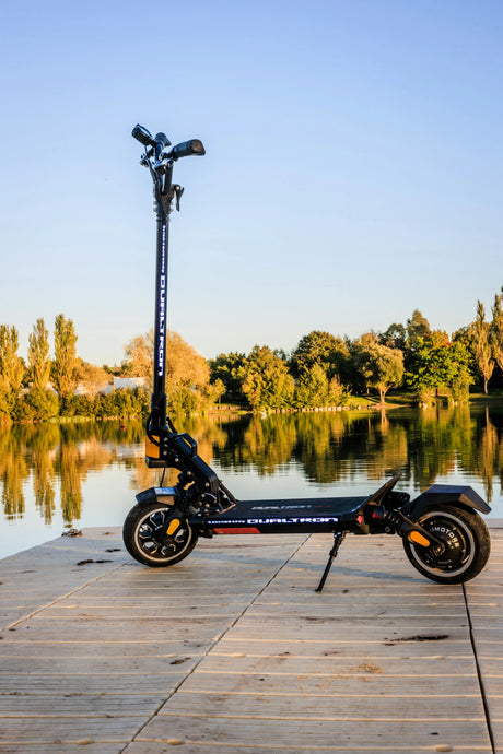 image-libre-de-droit-page-e-commerce-trottinette-rideback-be-vente-trottinettes-electriques-mobilite-urbaine-boutique-en-ligne