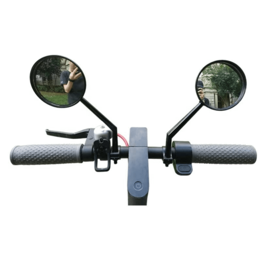 Paire de rétroviseurs pour vélo et scooter avec fixation au guidon, offrant une meilleure visibilité arrière et une conduite plus sûre.