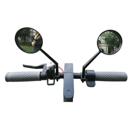 Paire de rétroviseurs pour vélo et scooter avec fixation au guidon, offrant une meilleure visibilité arrière et une conduite plus sûre.