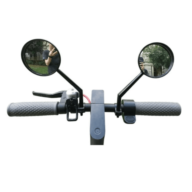 Paire de rétroviseurs pour vélo et scooter avec fixation au guidon, offrant une meilleure visibilité arrière et une conduite plus sûre.