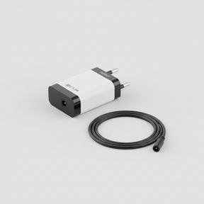 Chargeur AUS - 36v 1,5A, vue principale de face, accessoire et composant d'origine compatible PURE pour véhicule de mobilité urbaine.
