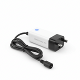 Chargeur britannique - 48v, vue principale de face, accessoire et composant d'origine compatible PURE pour véhicule de mobilité urbaine.