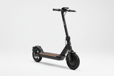 PURE Advance+ McLaren Noir, vue principale de face, accessoire et composant d'origine compatible PURE pour véhicule de mobilité urbaine.