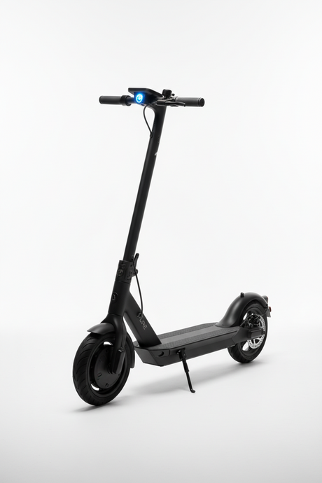 PURE Air5 Pro Noir Mat, vue principale de face, accessoire et composant d'origine compatible PURE pour véhicule de mobilité urbaine.