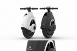 Trottinettes électriques Inmotion V8 et V10 avec design moderne, roues robustes, éclairage LED et performances adaptées aux déplacements urbains.